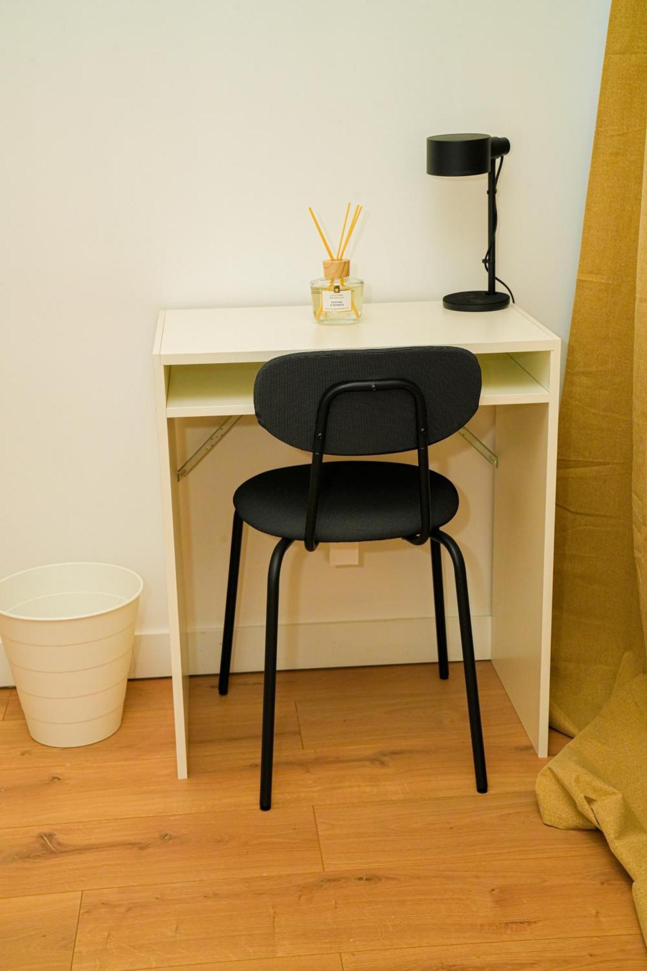 Lovely 1br & 1lr For 4p, Only 15 Min Walk To Center