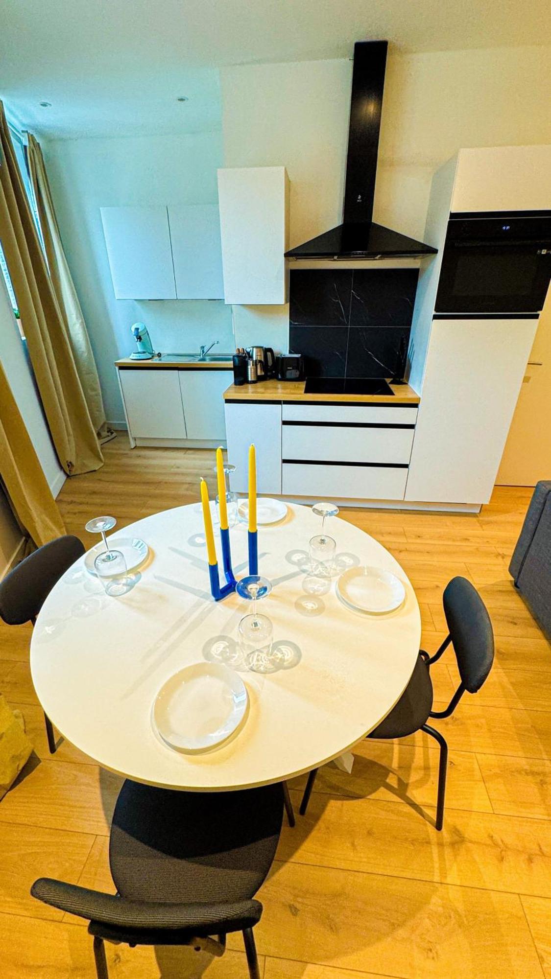 Lovely 1br & 1lr For 4p, Only 15 Min Walk To Center *