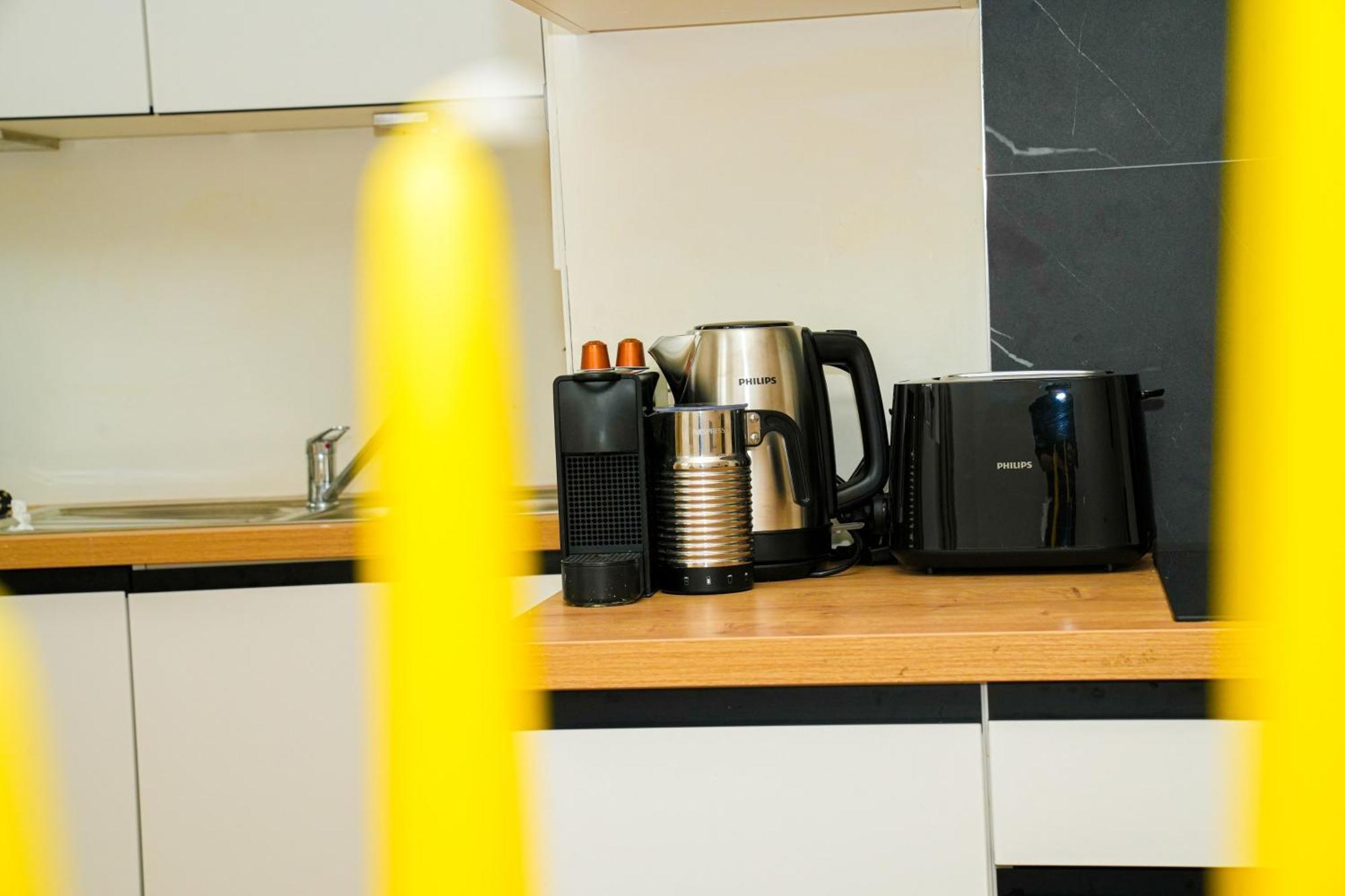 Lovely 1br & 1lr For 4p, Only 15 Min Walk To Center Apartamento *