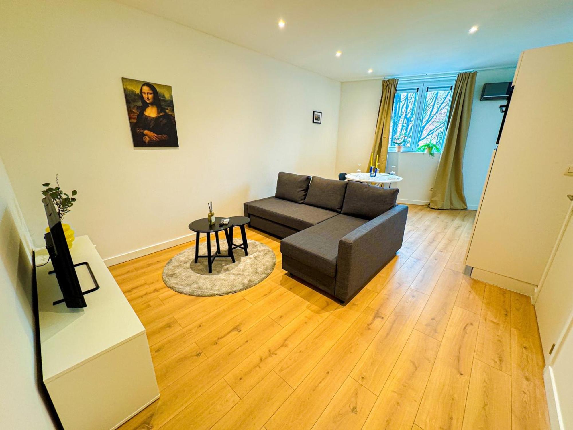 Apartamento Lovely 1br & 1lr For 4p, Only 15 Min Walk To Center *