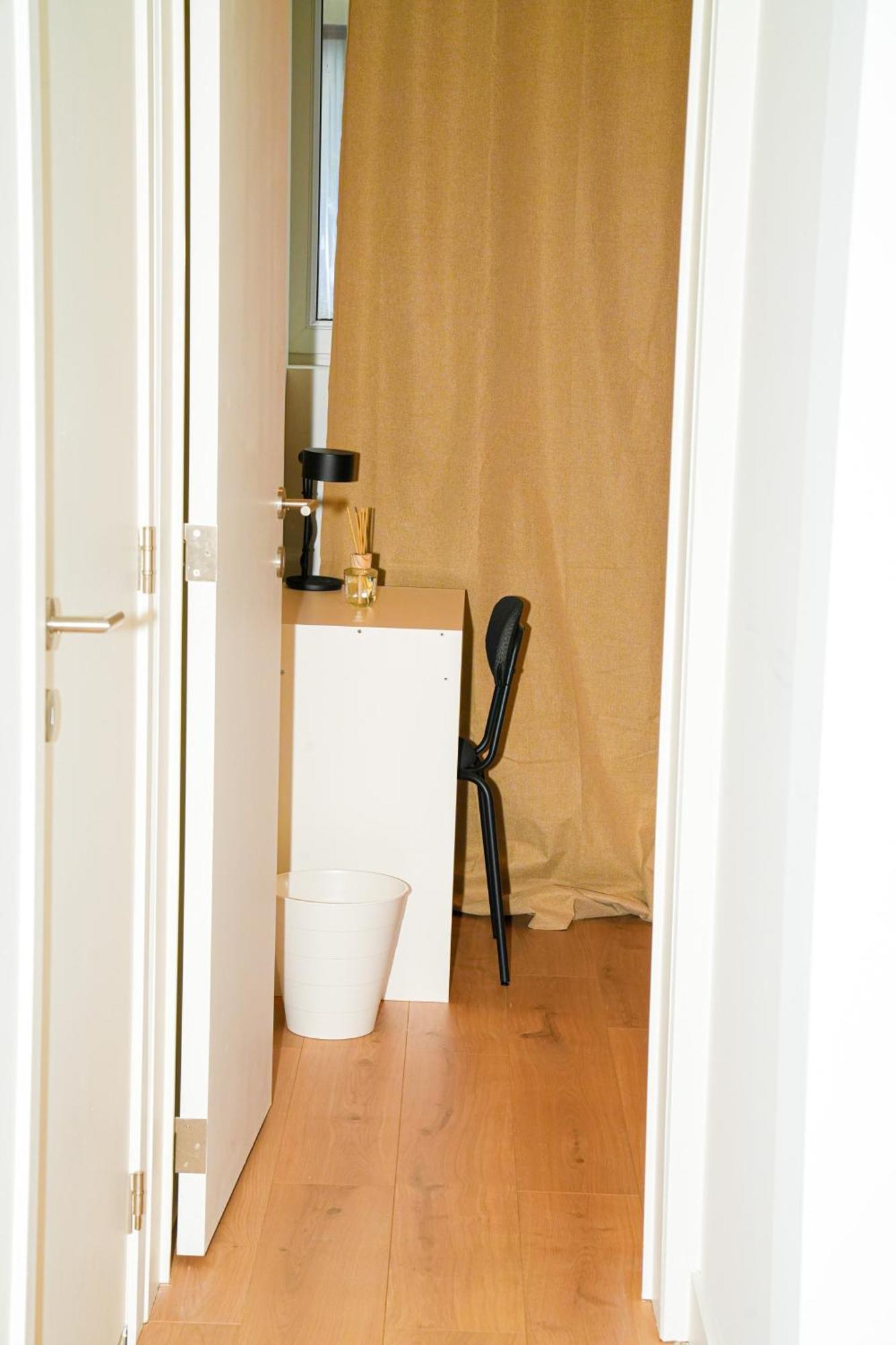 Lovely 1br & 1lr For 4p, Only 15 Min Walk To Center Apartamento