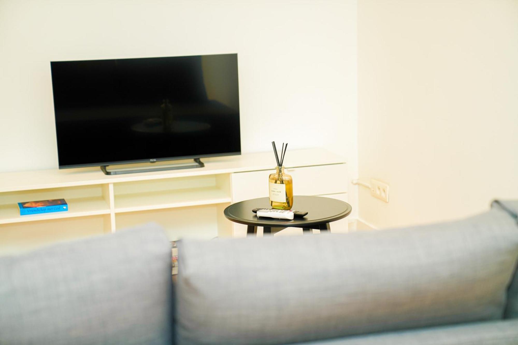 Lovely 1br & 1lr For 4p, Only 15 Min Walk To Center Apartamento