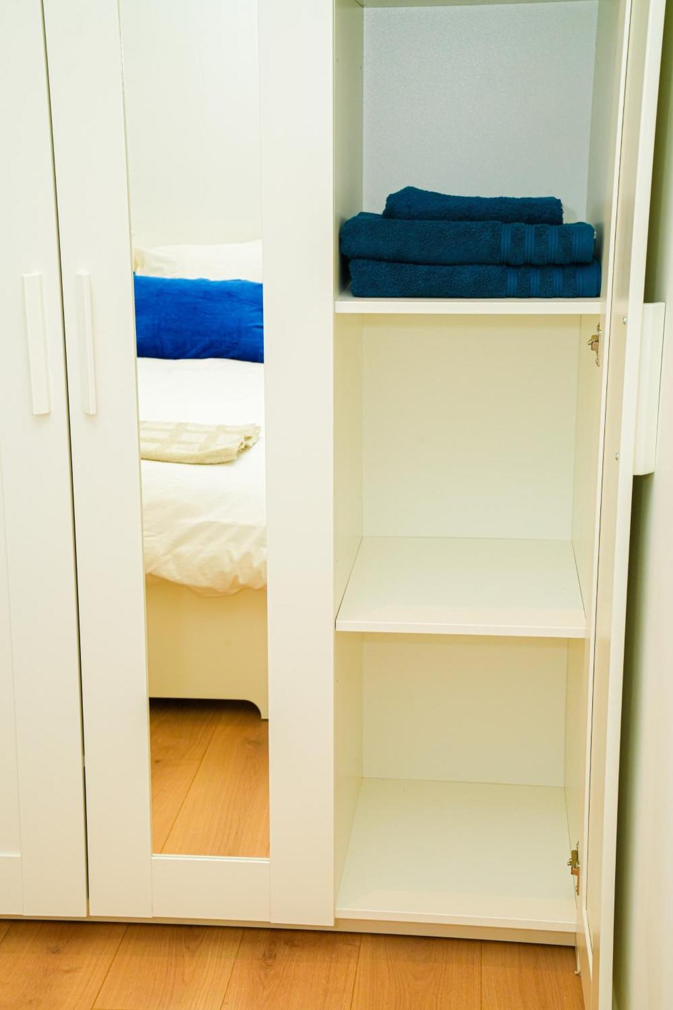 Lovely 1br & 1lr For 4p, Only 15 Min Walk To Center Apartamento *