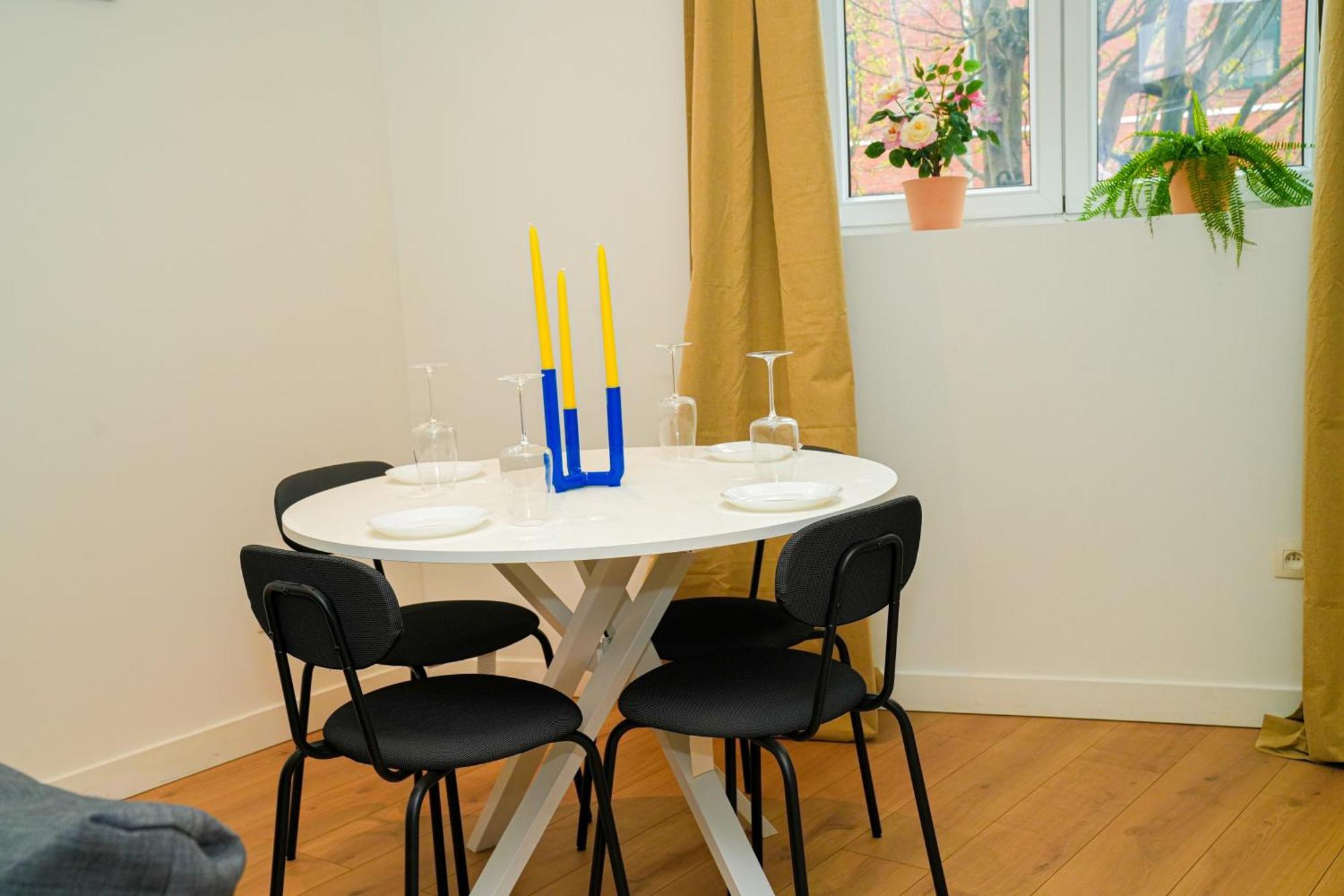Lovely 1br & 1lr For 4p, Only 15 Min Walk To Center Gante